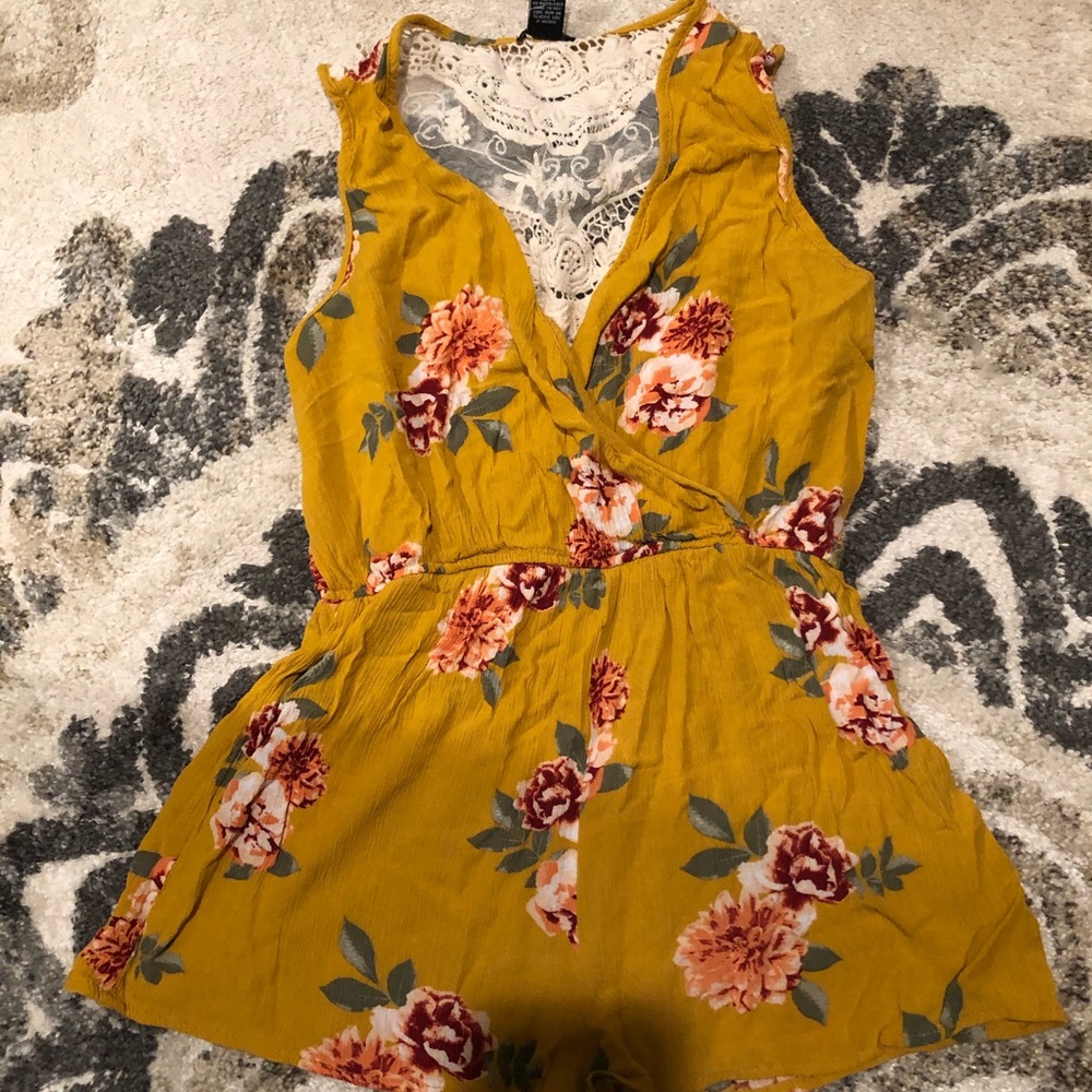 Rue 21 romper size small